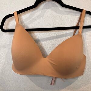 Victoria Secret t-shirt bra Seamless Tan Bra $15 38DD BEIGE wirelessly